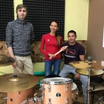 Занятия по игре на барабанах в Уфе
